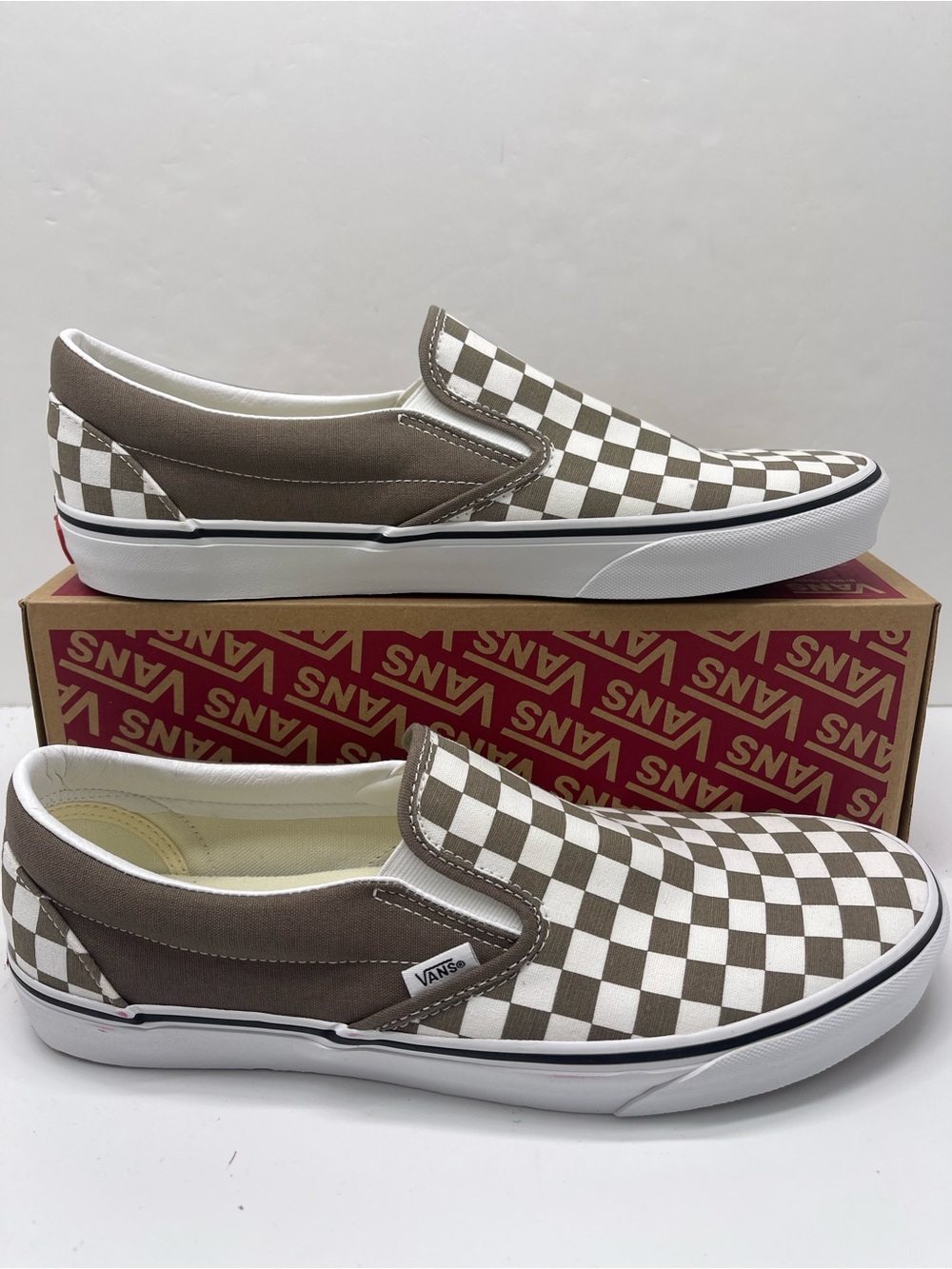 Vans Men’s 12 Classic Slip-On Color Theory Checkerboard
4000B4Z1NU Sneakers